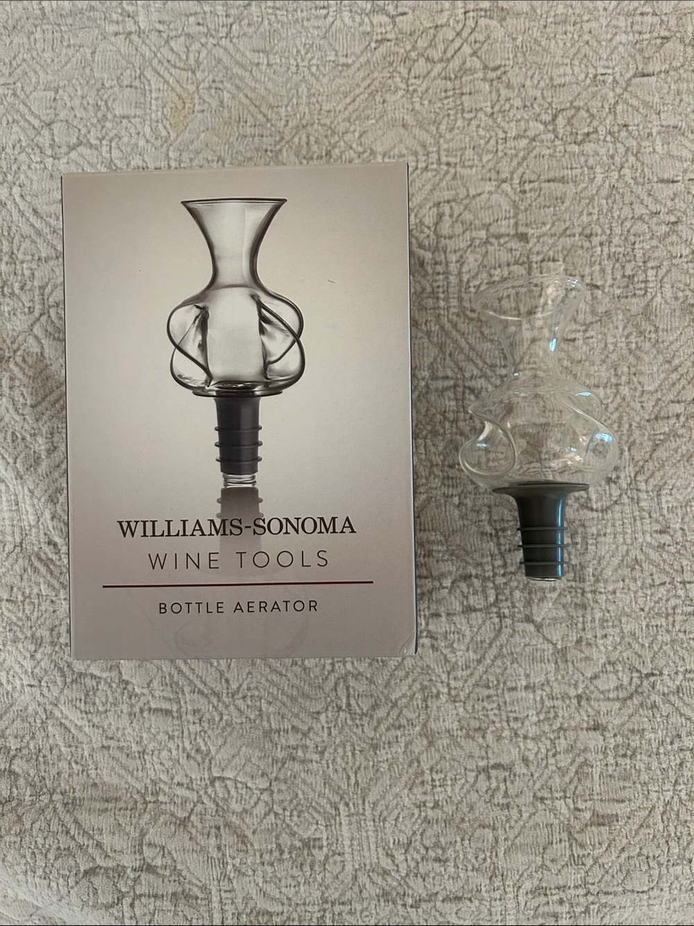 NEW Williams Sonoma Mouth-blown Glass Bottle Aerator with Silicone Gasket